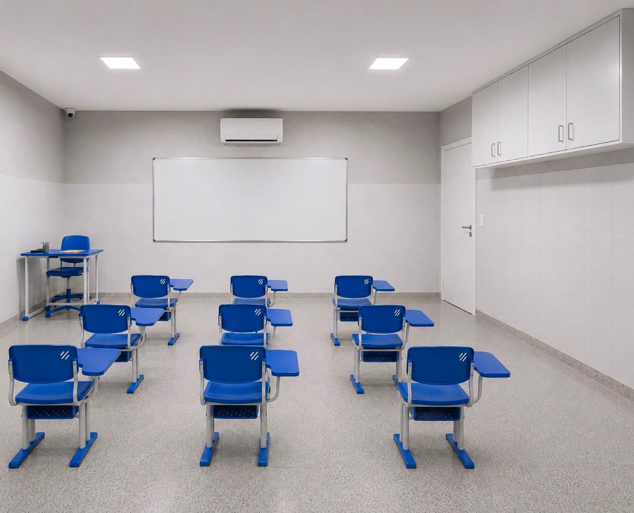 Espaço interno da Escola Avanço preparado para a rotina das crianças.